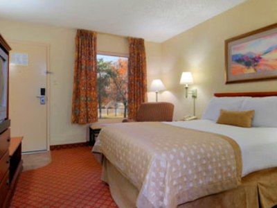 Ramada by Wyndham West Memphis Hotel Ruang foto