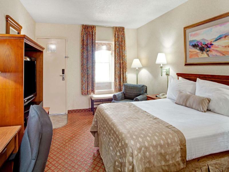 Ramada by Wyndham West Memphis Hotel Bagian luar foto
